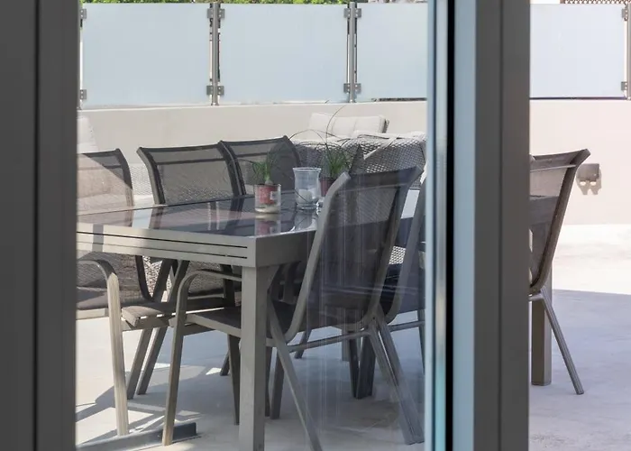 Lighthouse Pool Вилла *