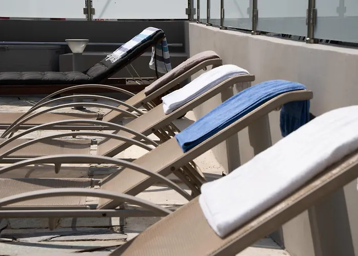 Lighthouse Pool Vila