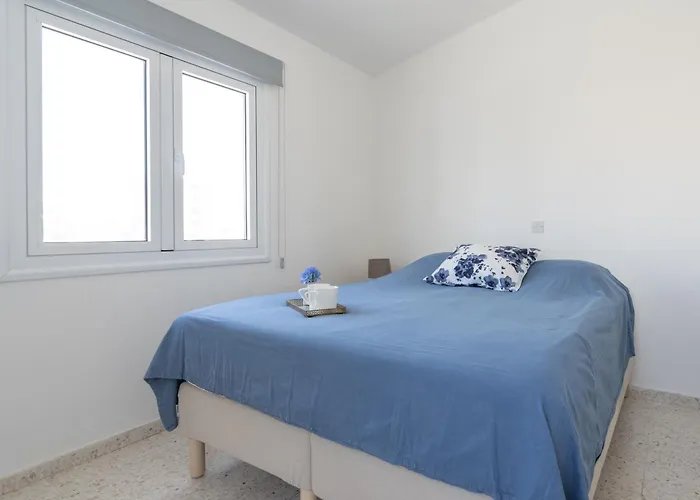 Lighthouse Pool וילה פאפוס