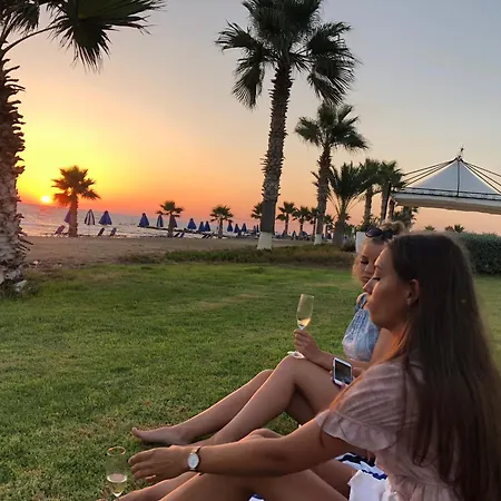 Lighthouse Pool Вилла Пафос